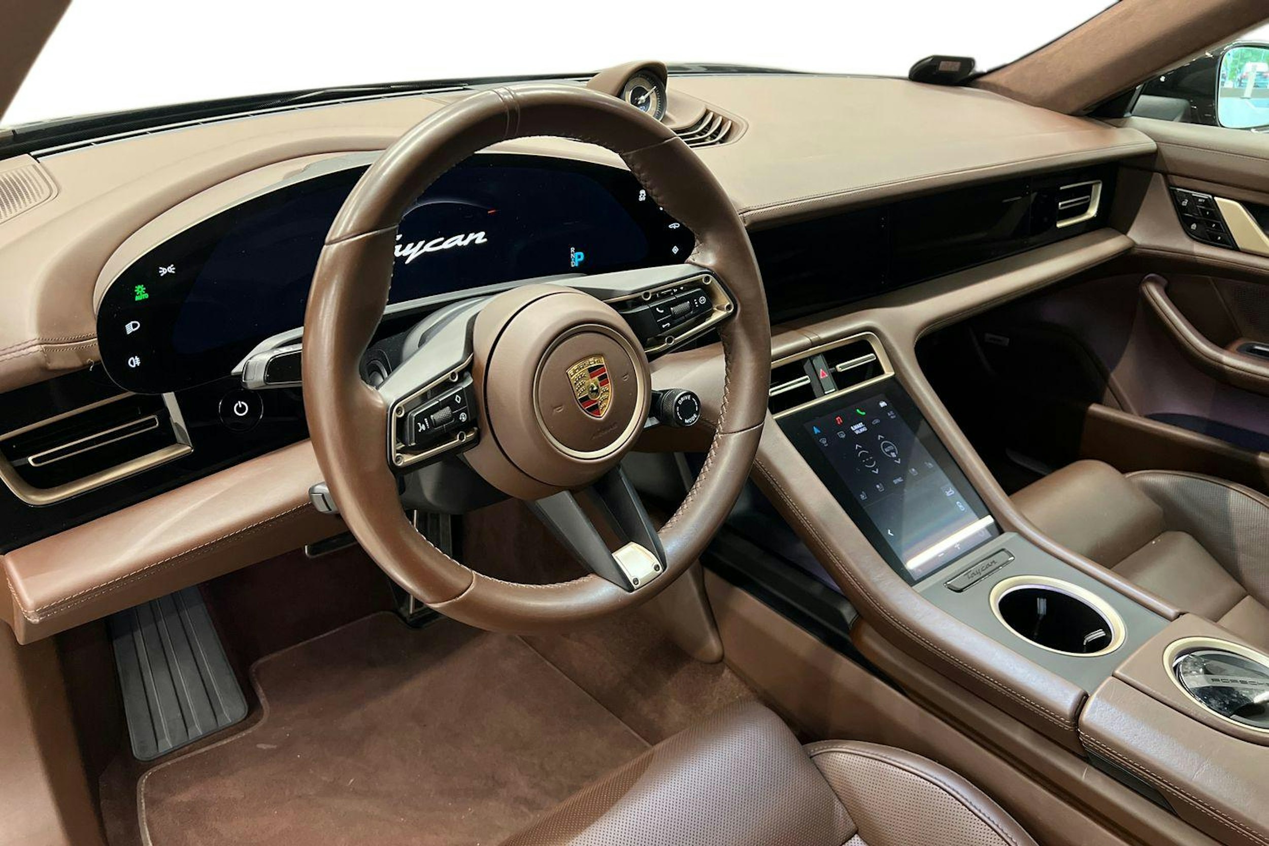 musta Porsche Taycan 2020 kuva 6.