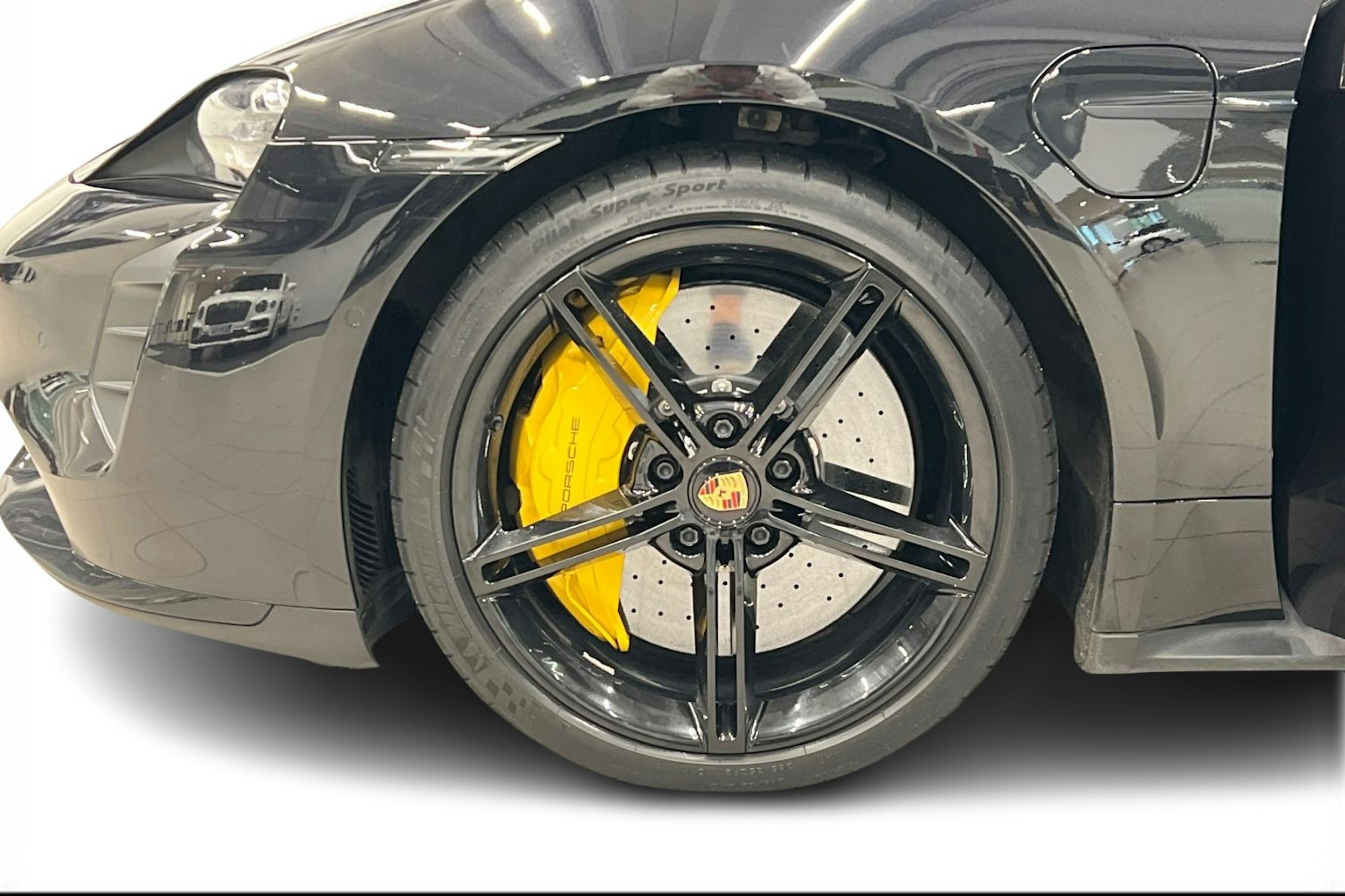 musta Porsche Taycan 2020 kuva 8.