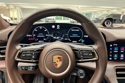 musta Porsche Taycan 2020 kuva 11.