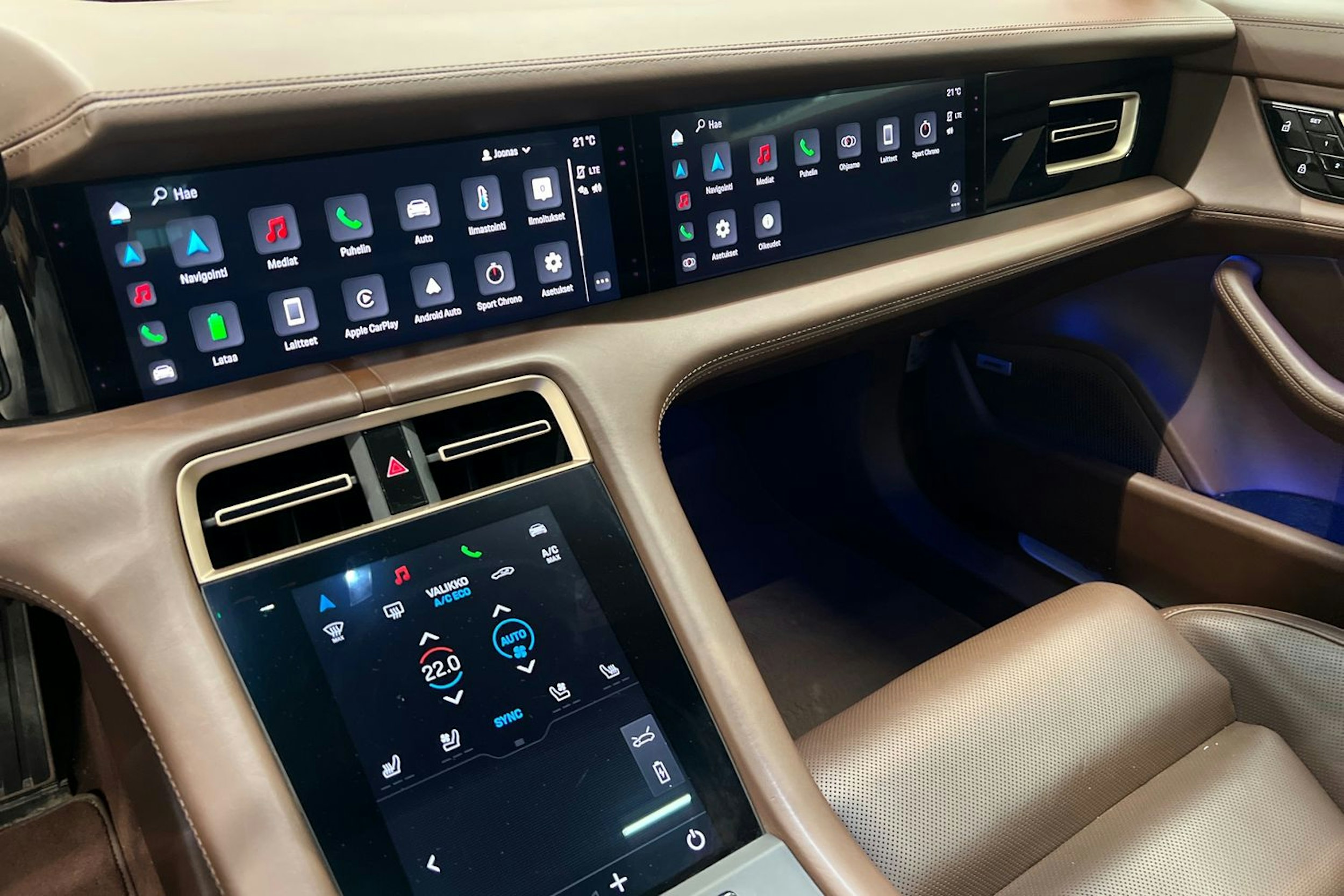 musta Porsche Taycan 2020 kuva 12.