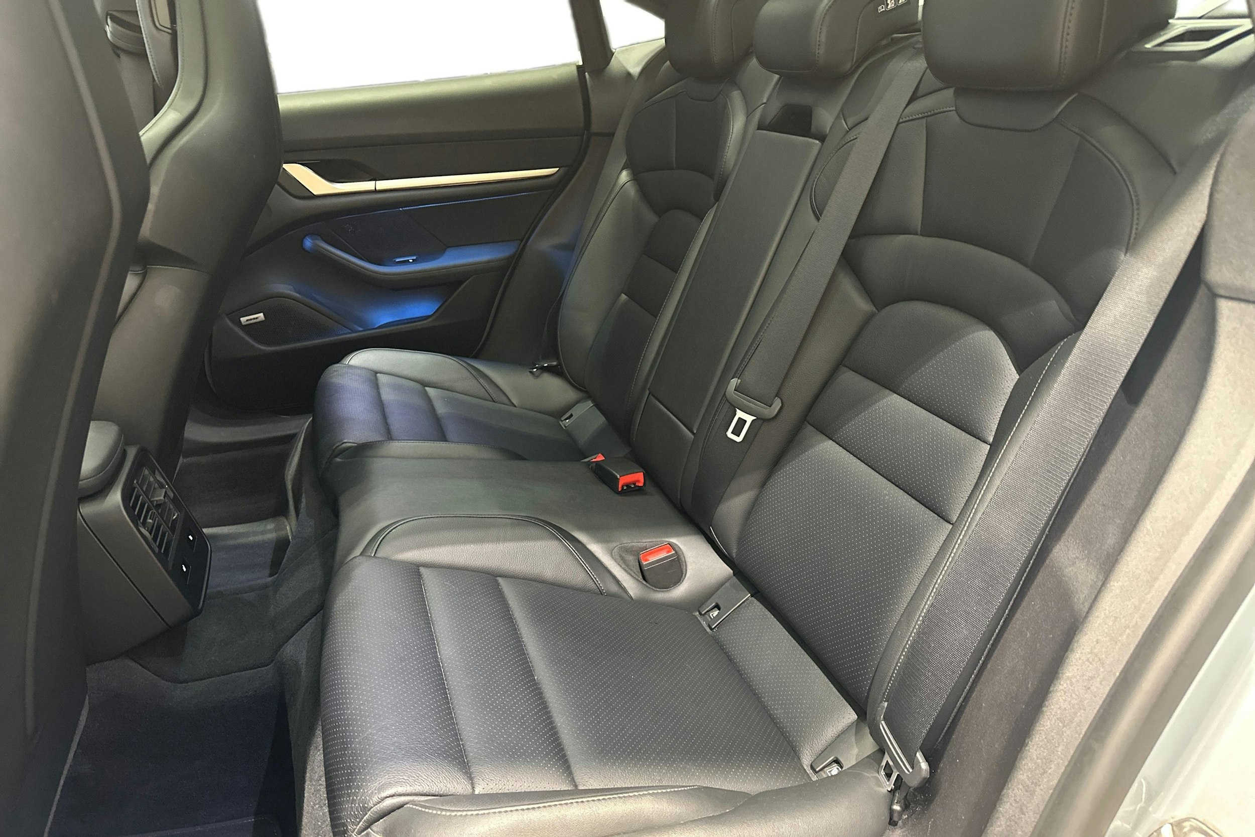 Hopea Porsche Taycan 2020 kuva 8.