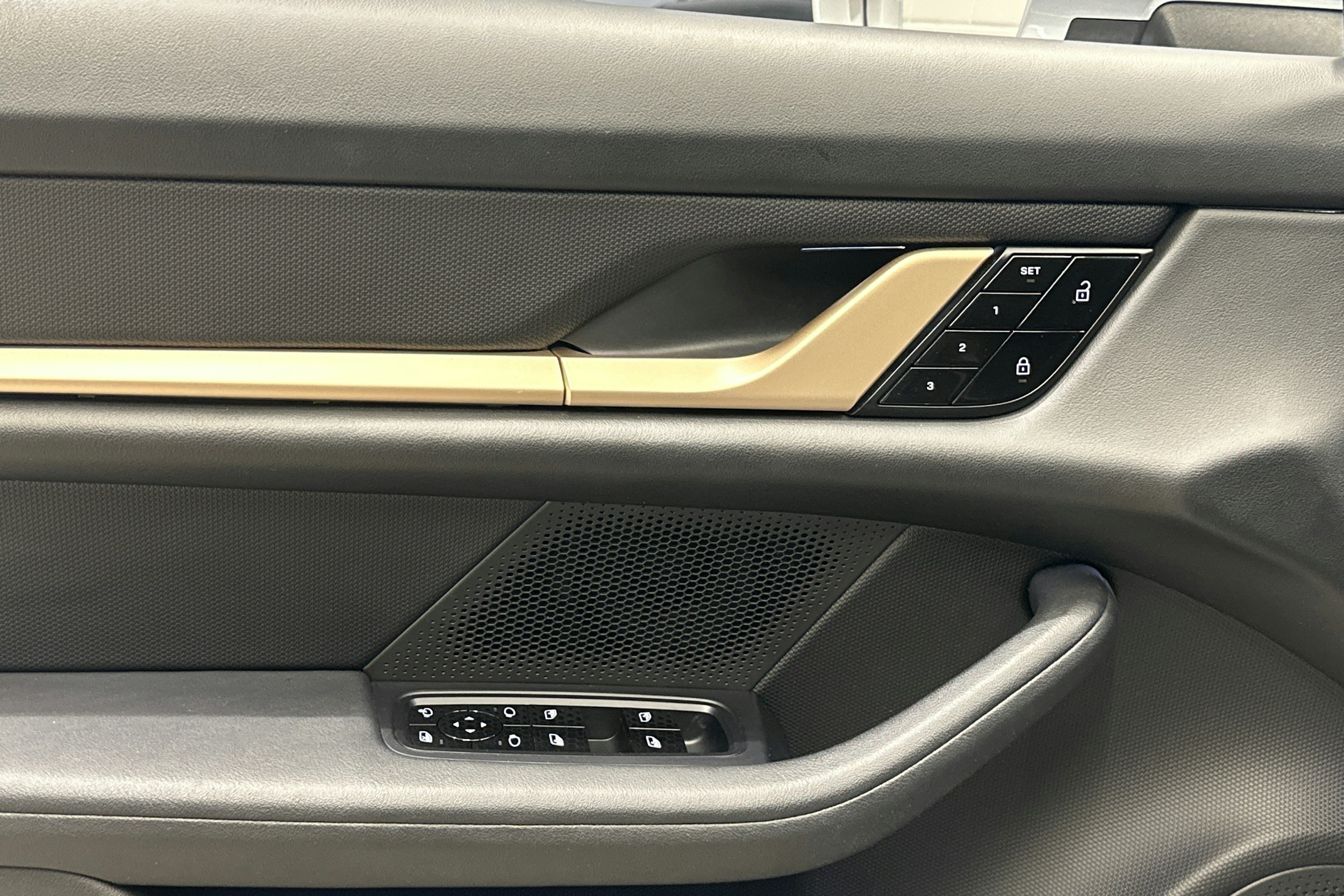 Hopea Porsche Taycan 2020 kuva 19.