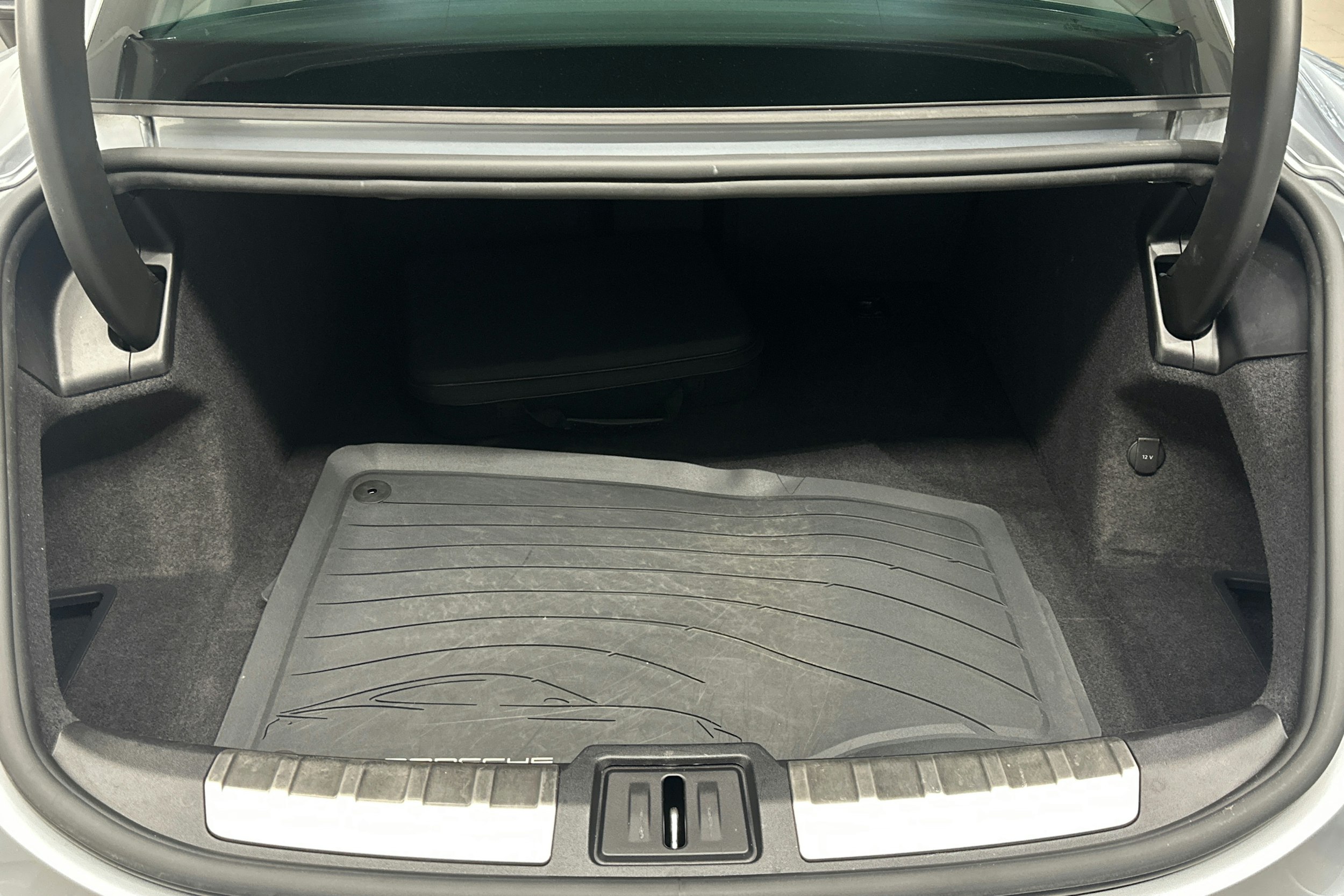 Hopea Porsche Taycan 2020 kuva 25.