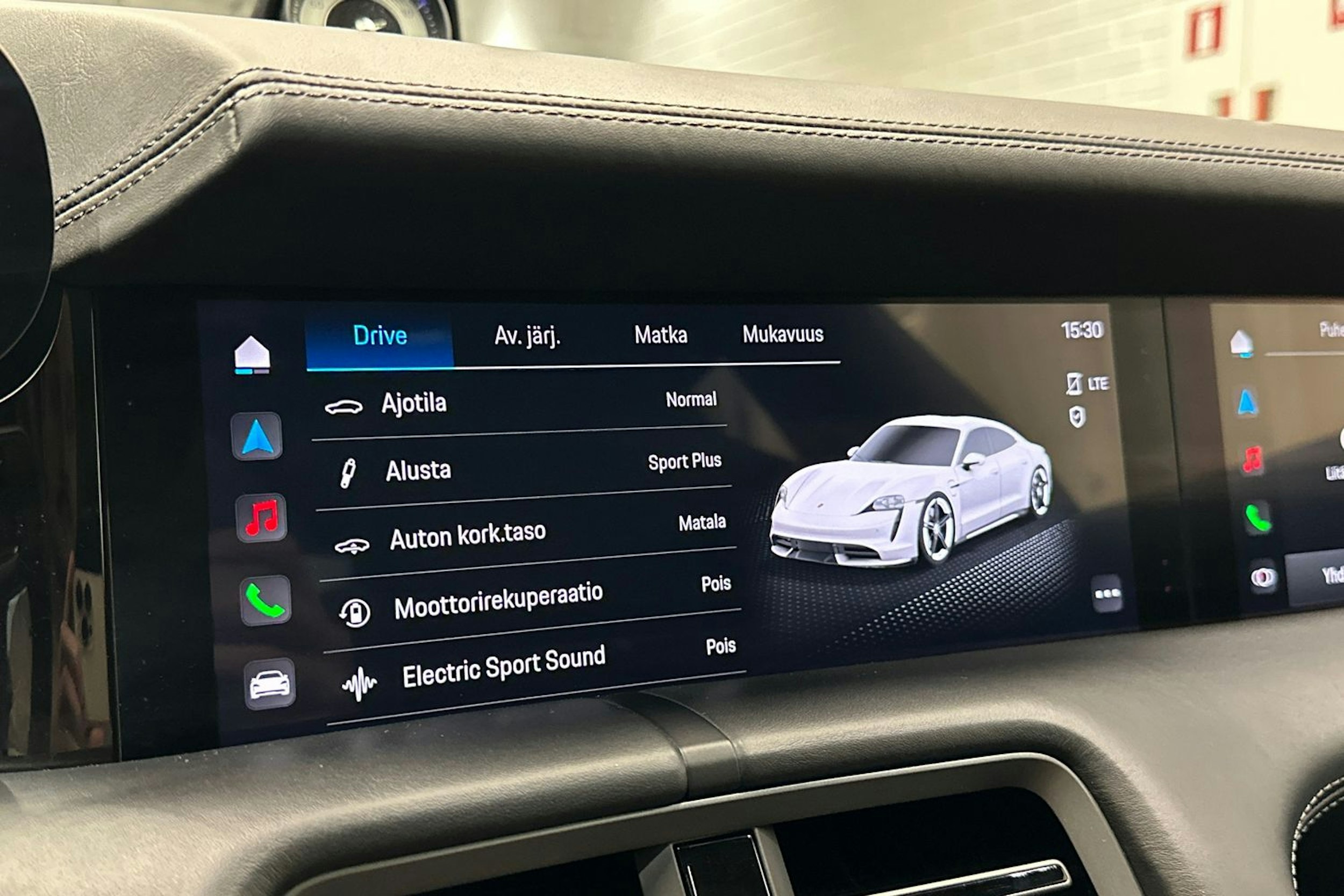 Musta Porsche Taycan 2020 kuva 22.
