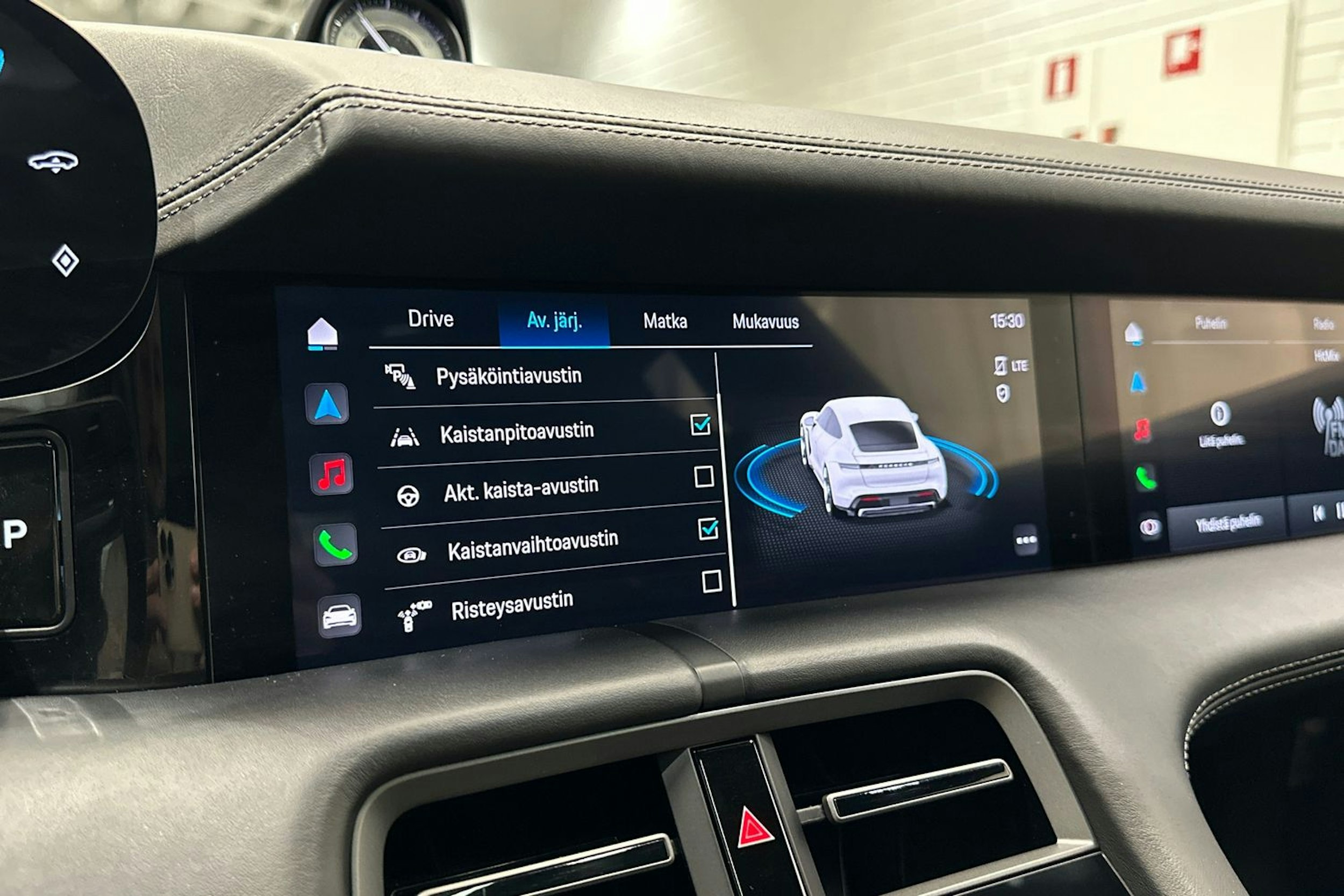 Musta Porsche Taycan 2020 kuva 23.
