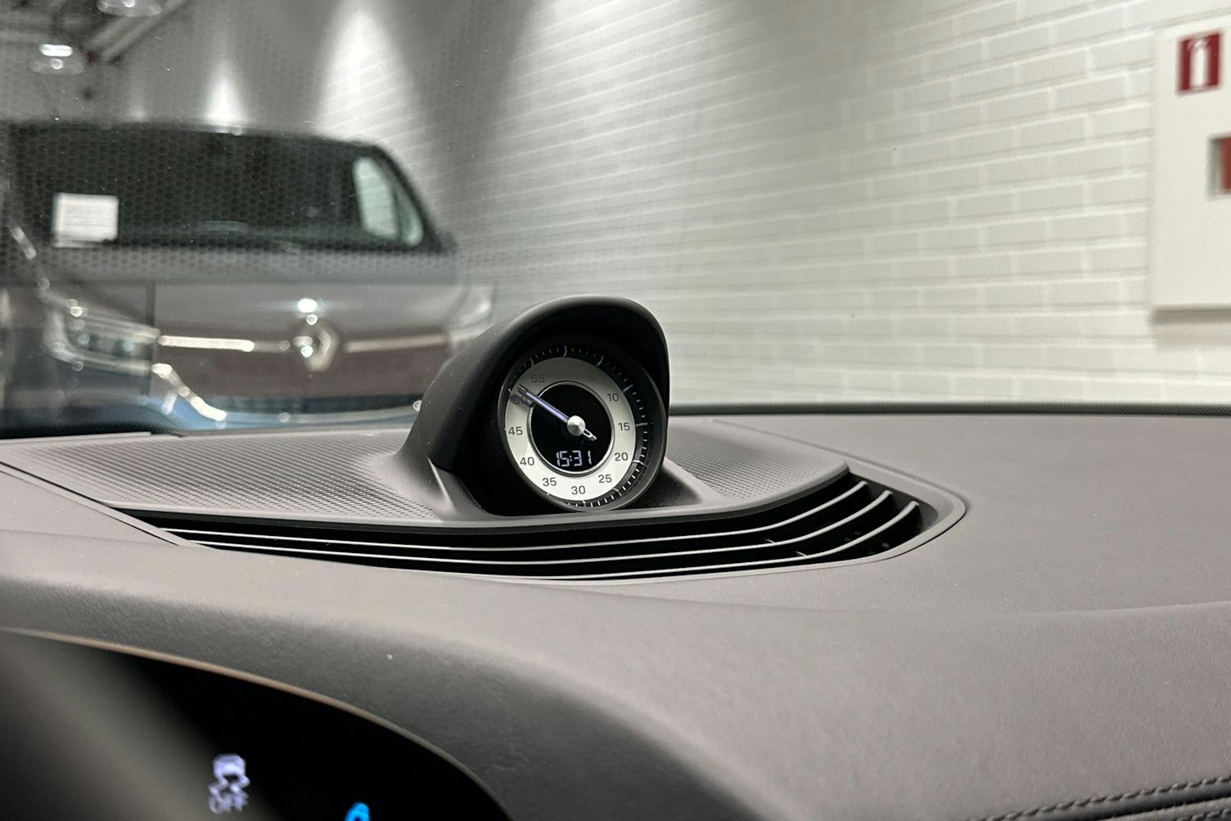 Musta Porsche Taycan 2020 kuva 25.