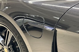 Musta Porsche Taycan 2020 kuva 27.