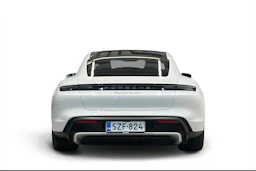 valkoinen Porsche Taycan 2020 kuva 3.