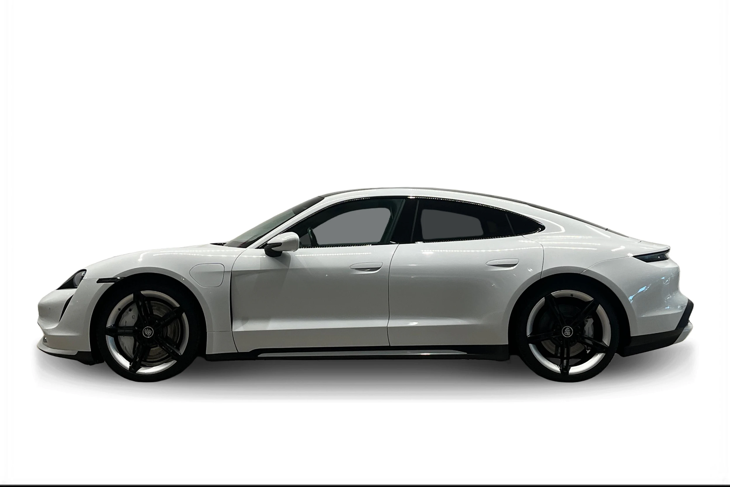 valkoinen Porsche Taycan 2020 kuva 4.