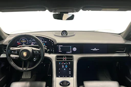 valkoinen Porsche Taycan 2020 kuva 6.