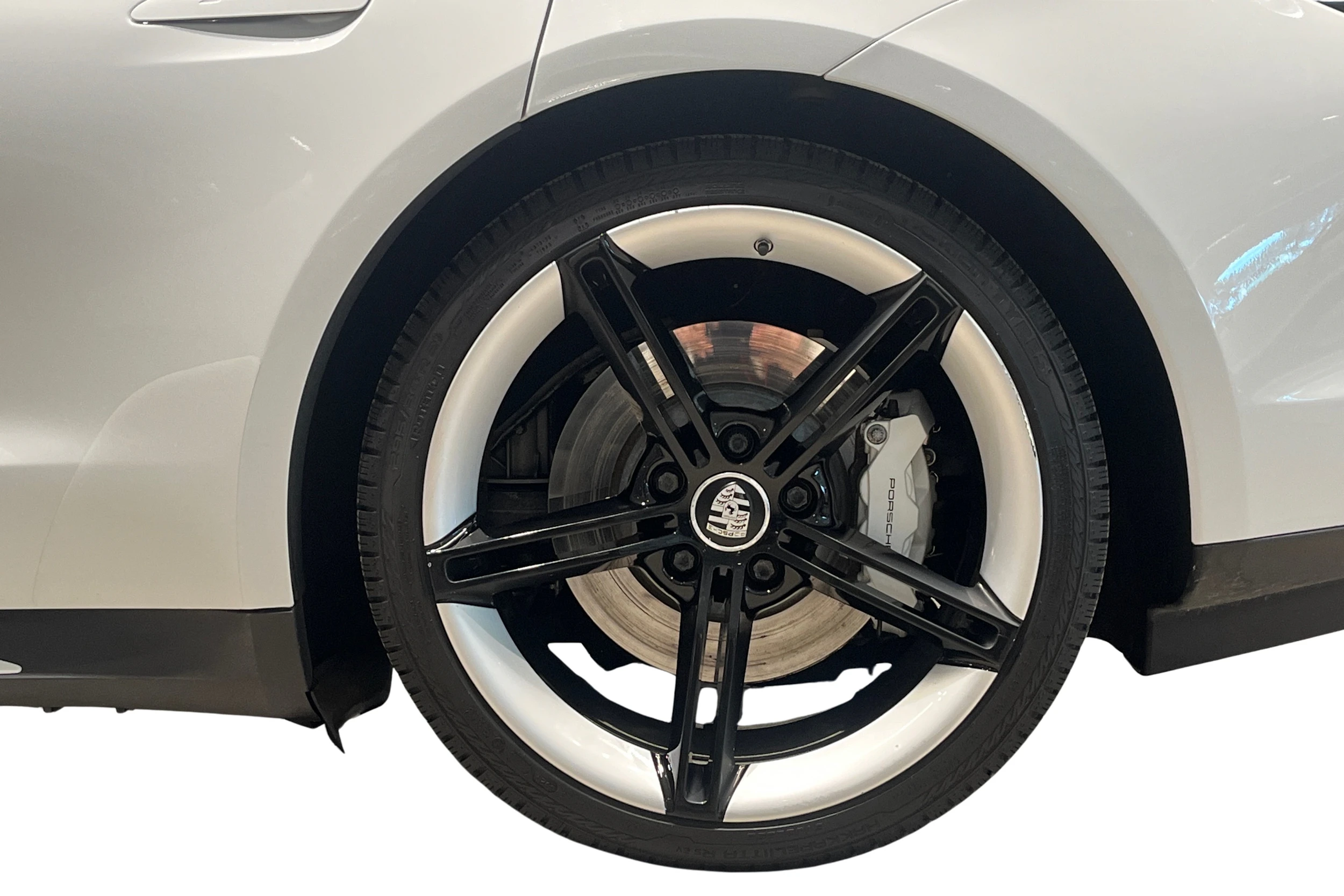 valkoinen Porsche Taycan 2020 kuva 7.