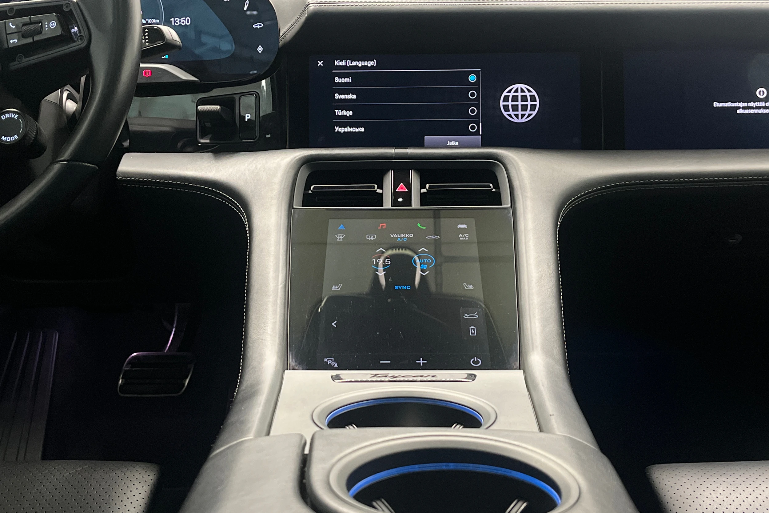 valkoinen Porsche Taycan 2020 kuva 11.
