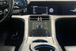 valkoinen Porsche Taycan 2020 kuva 11.
