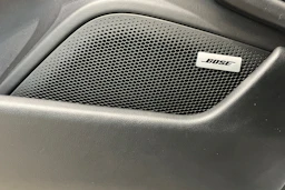 valkoinen Porsche Taycan 2020 kuva 13.