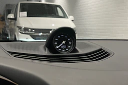 valkoinen Porsche Taycan 2020 kuva 15.