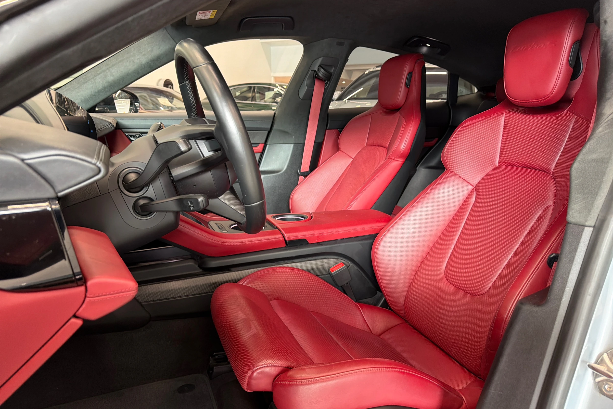 Harmaa Porsche Taycan 2020 kuva 9.