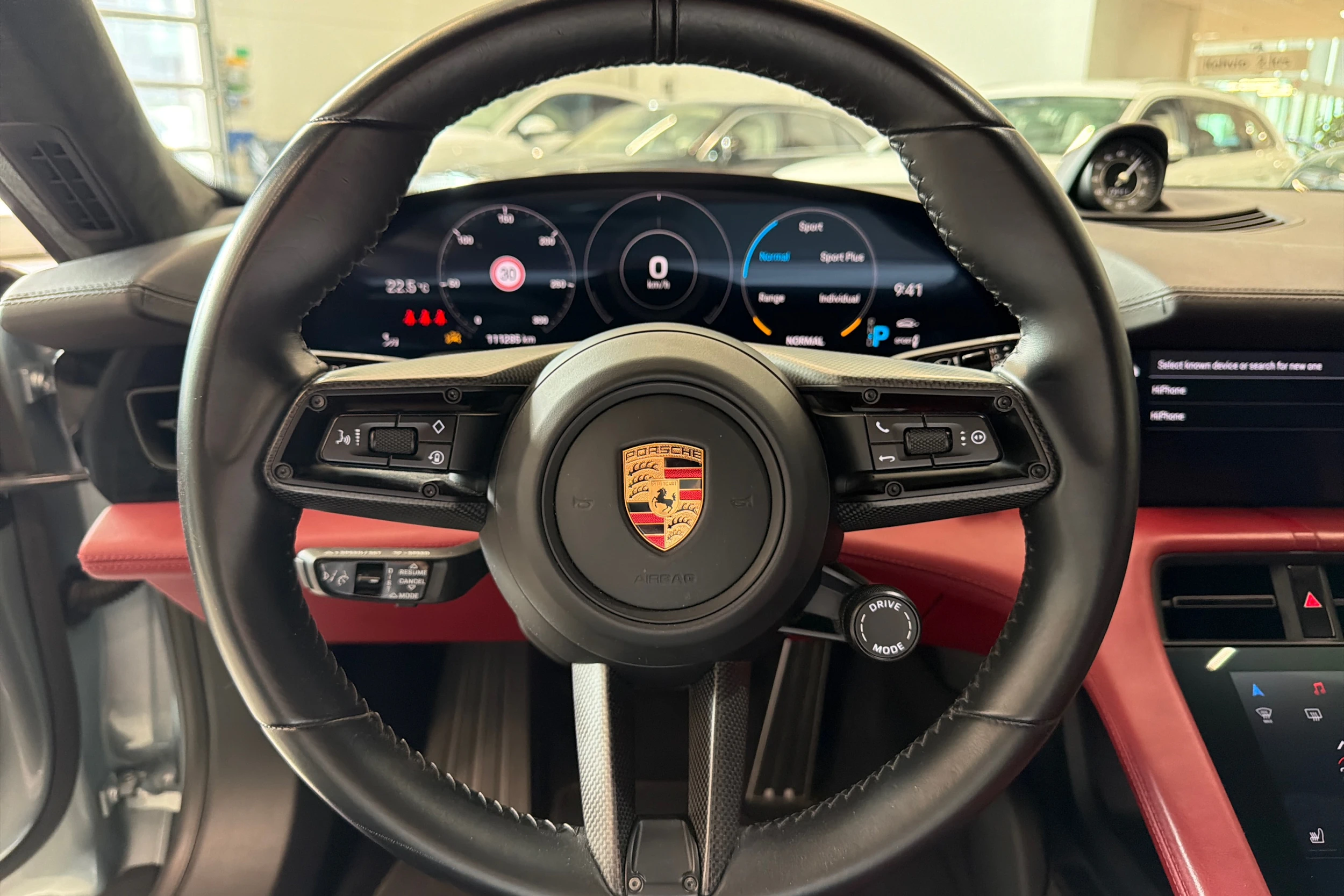 Harmaa Porsche Taycan 2020 kuva 16.