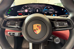 Harmaa Porsche Taycan 2020 kuva 17.