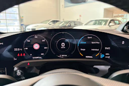 Harmaa Porsche Taycan 2020 kuva 19.