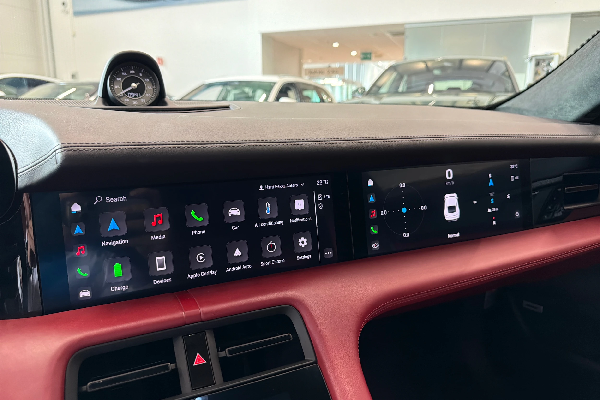 Harmaa Porsche Taycan 2020 kuva 21.