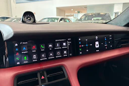 Harmaa Porsche Taycan 2020 kuva 21.