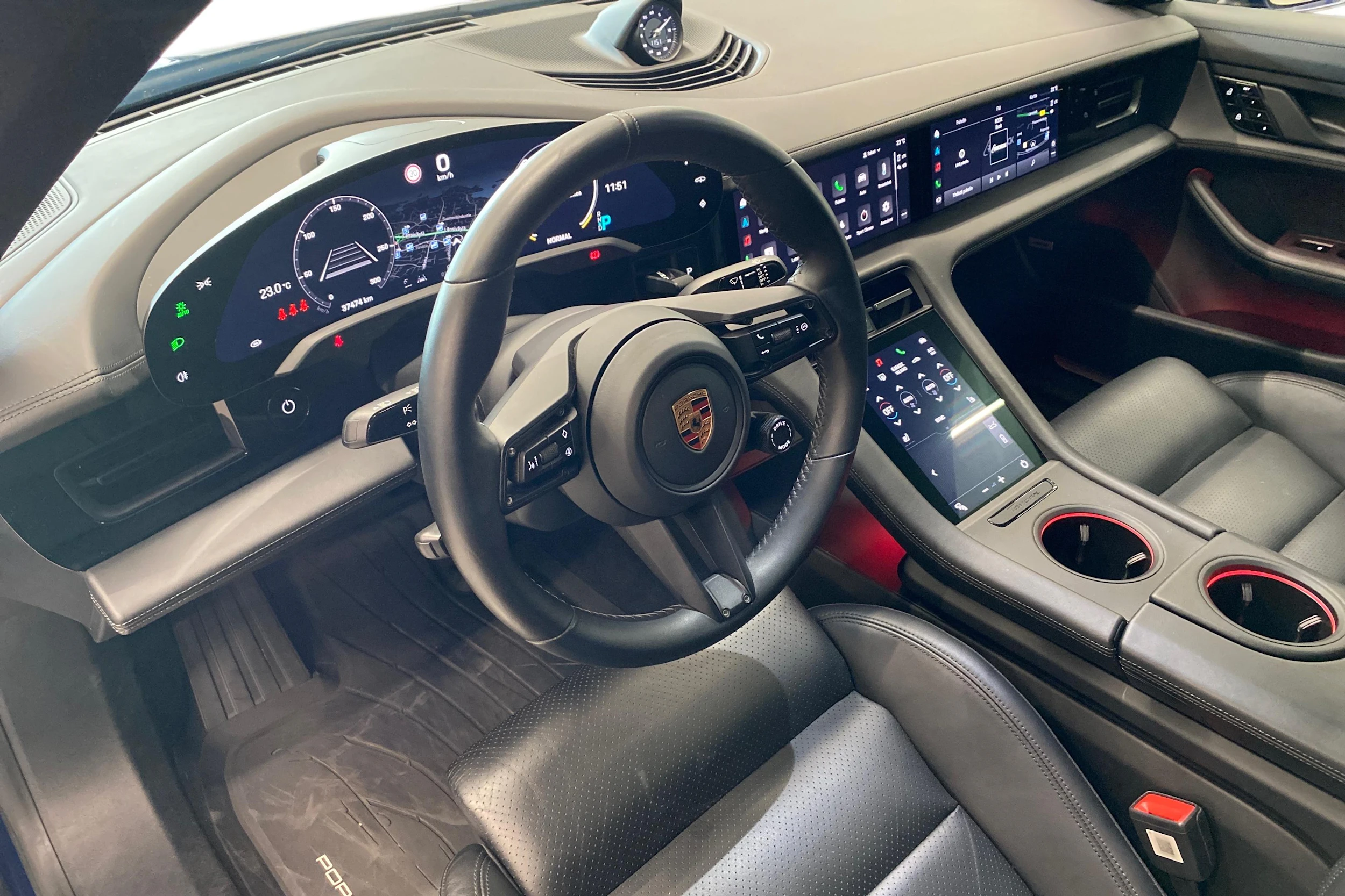 Sininen Porsche Taycan 2020 kuva 6.