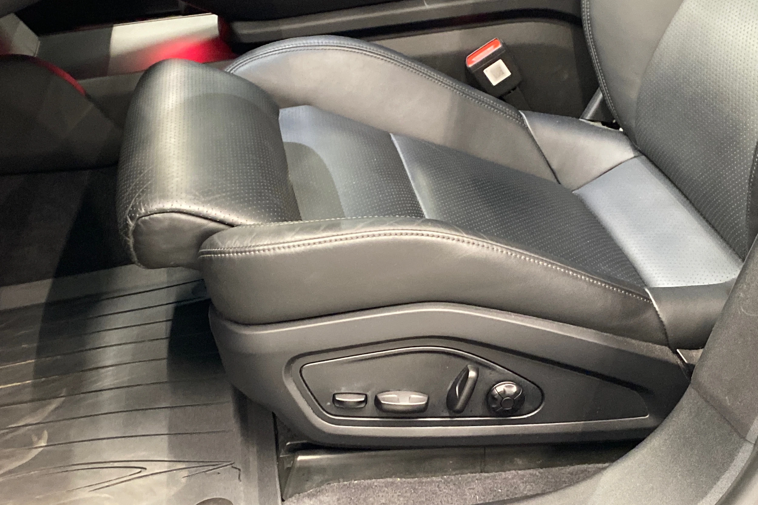 Sininen Porsche Taycan 2020 kuva 11.
