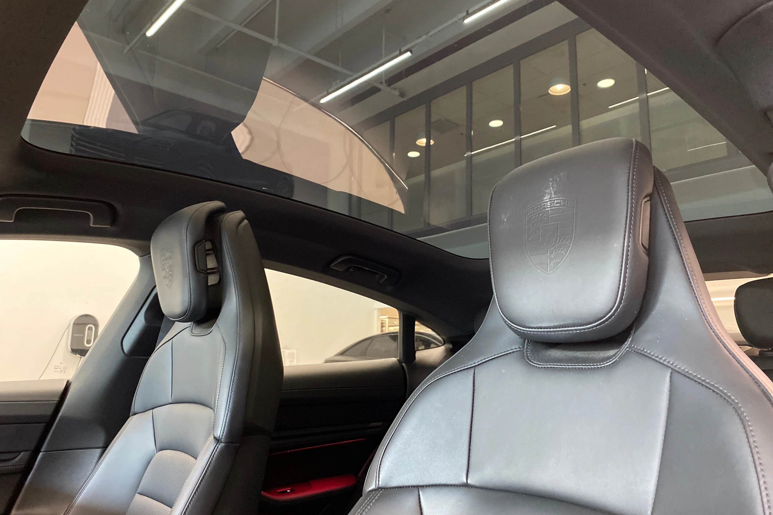 Sininen Porsche Taycan 2020 kuva 12.