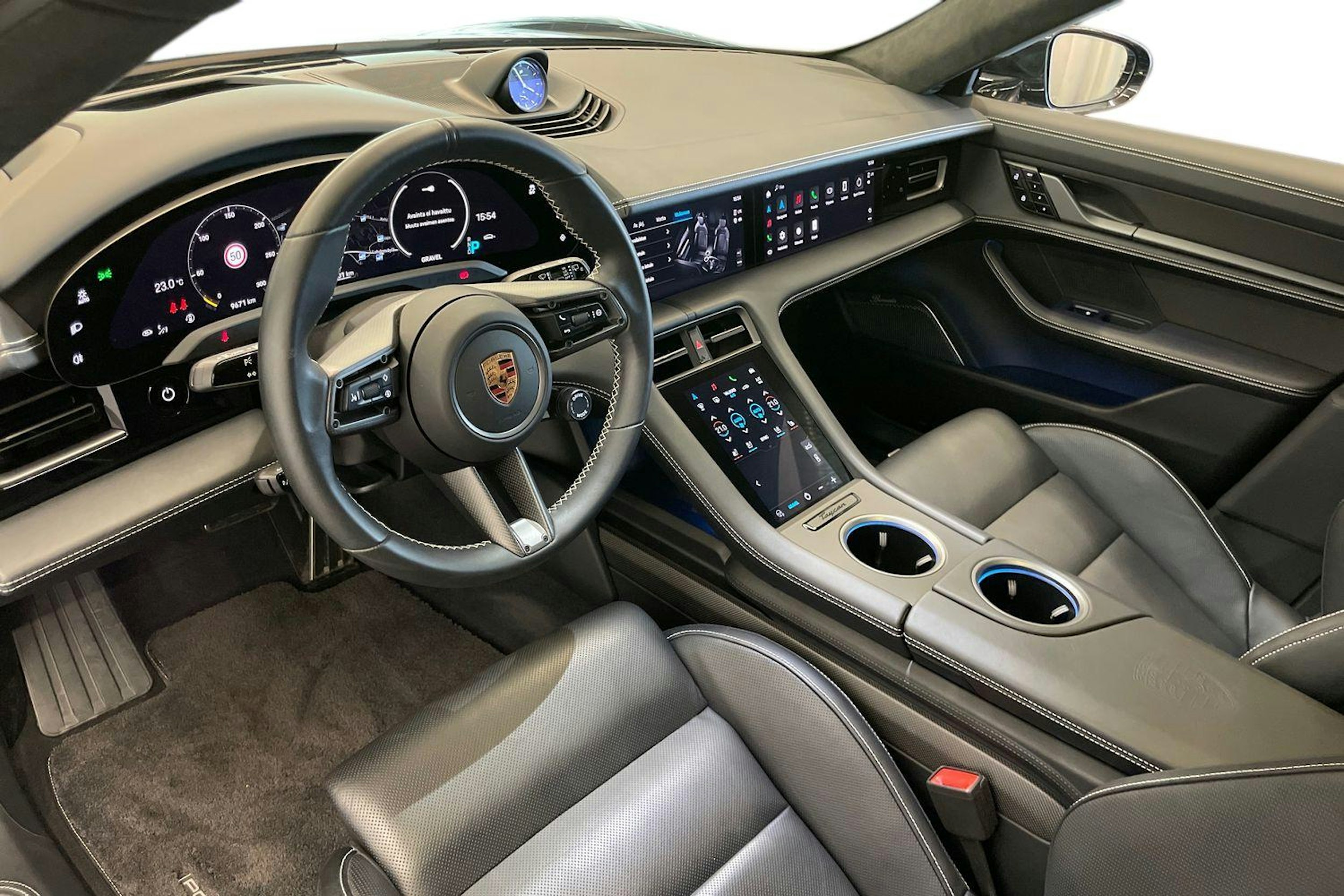 musta Porsche Taycan 2021 kuva 6.