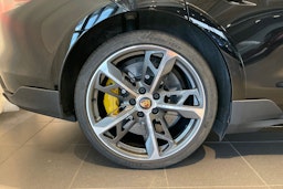 musta Porsche Taycan 2021 kuva 10.