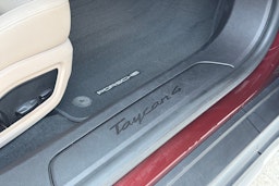 Punainen Porsche Taycan 2021 kuva 14.