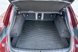 Punainen Porsche Taycan 2021 kuva 15.