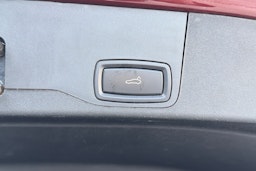 Punainen Porsche Taycan 2021 kuva 16.