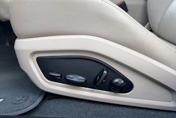 Punainen Porsche Taycan 2021 kuva 20.