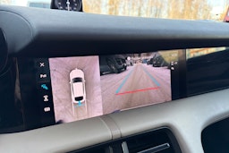 Punainen Porsche Taycan 2021 kuva 25.