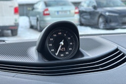 Punainen Porsche Taycan 2021 kuva 26.