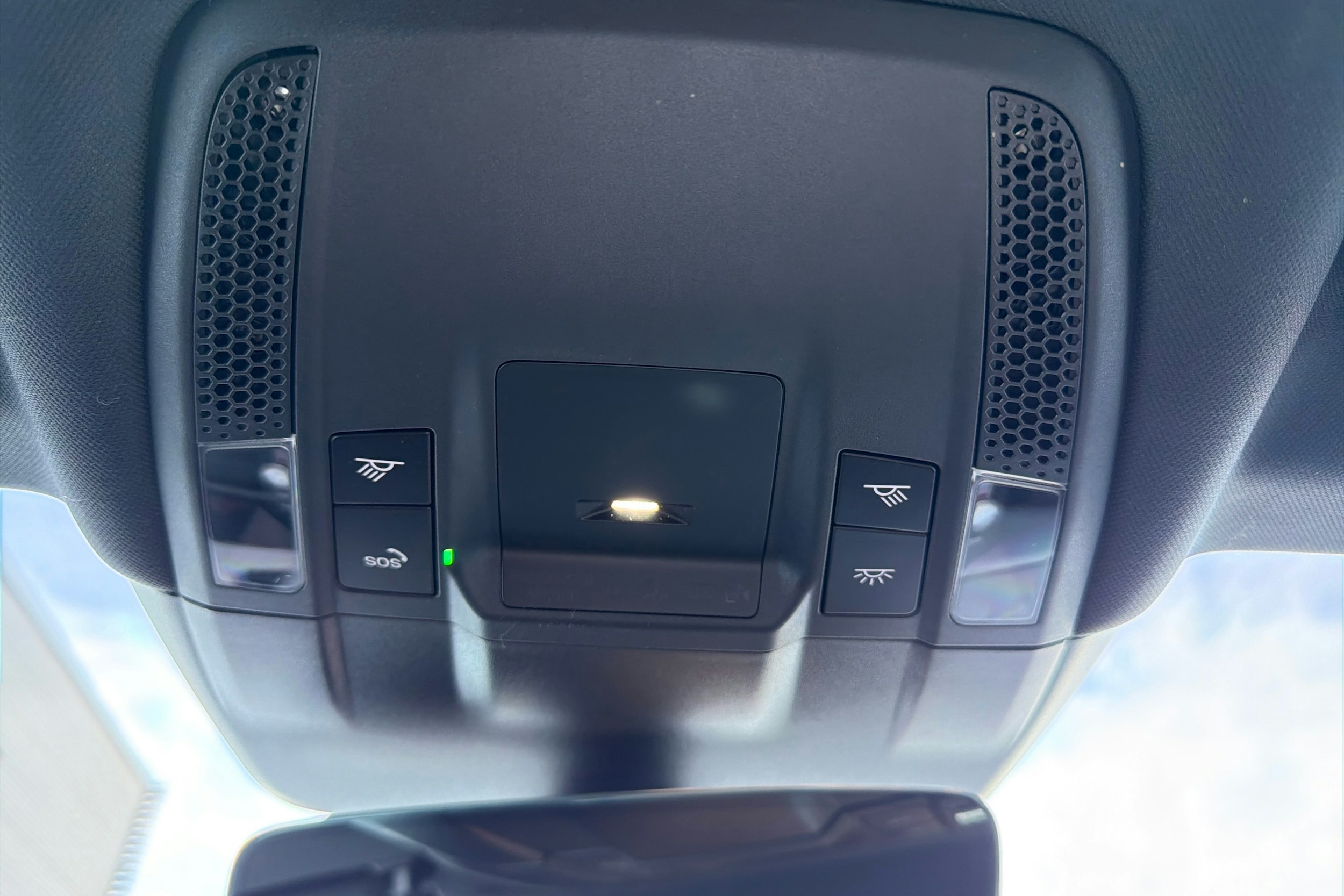 Punainen Porsche Taycan 2021 kuva 27.