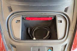 Punainen Porsche Taycan 2021 kuva 32.