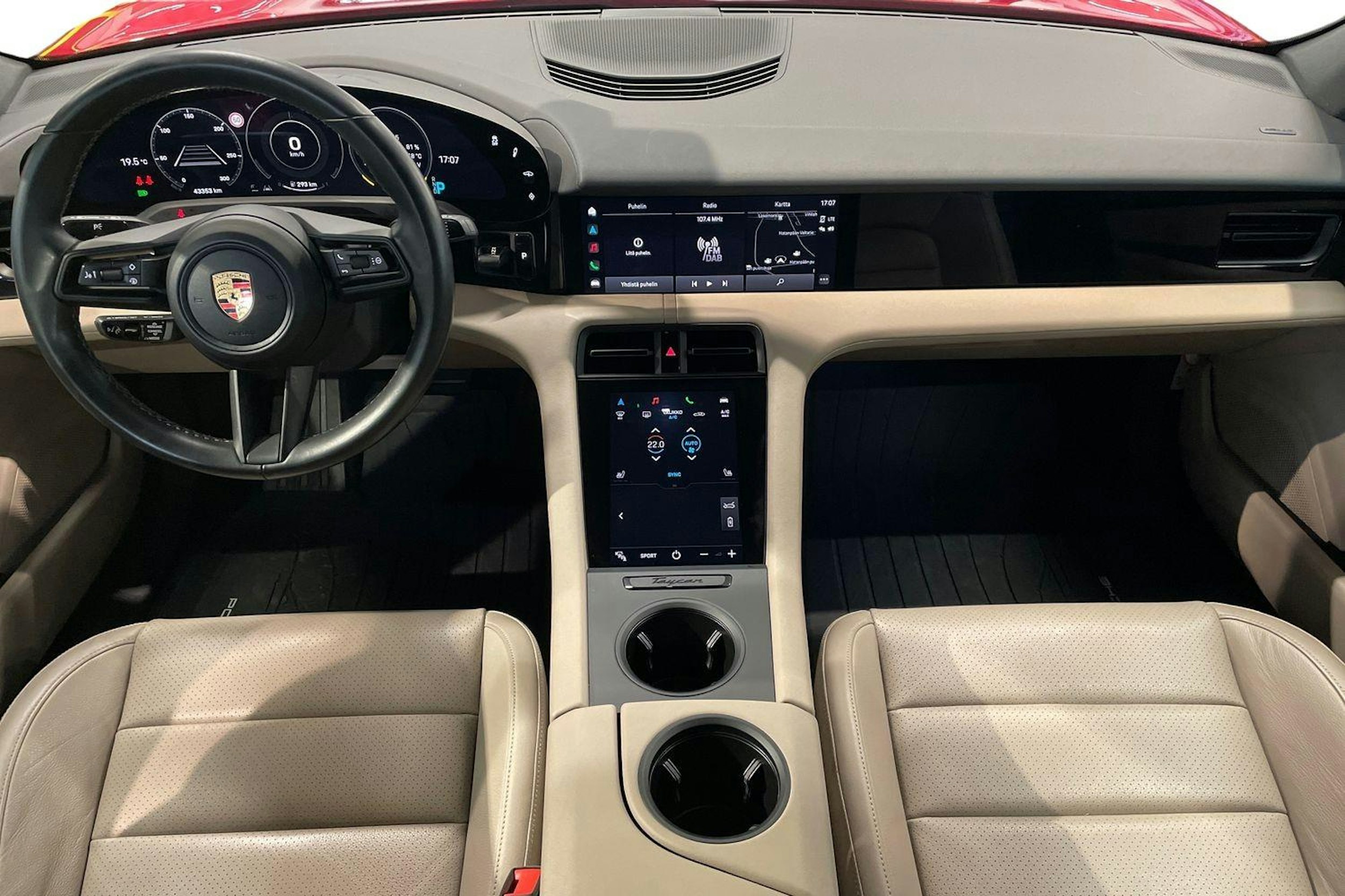 Punainen Porsche Taycan 2021 kuva 7.