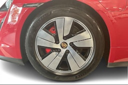 Punainen Porsche Taycan 2021 kuva 9.