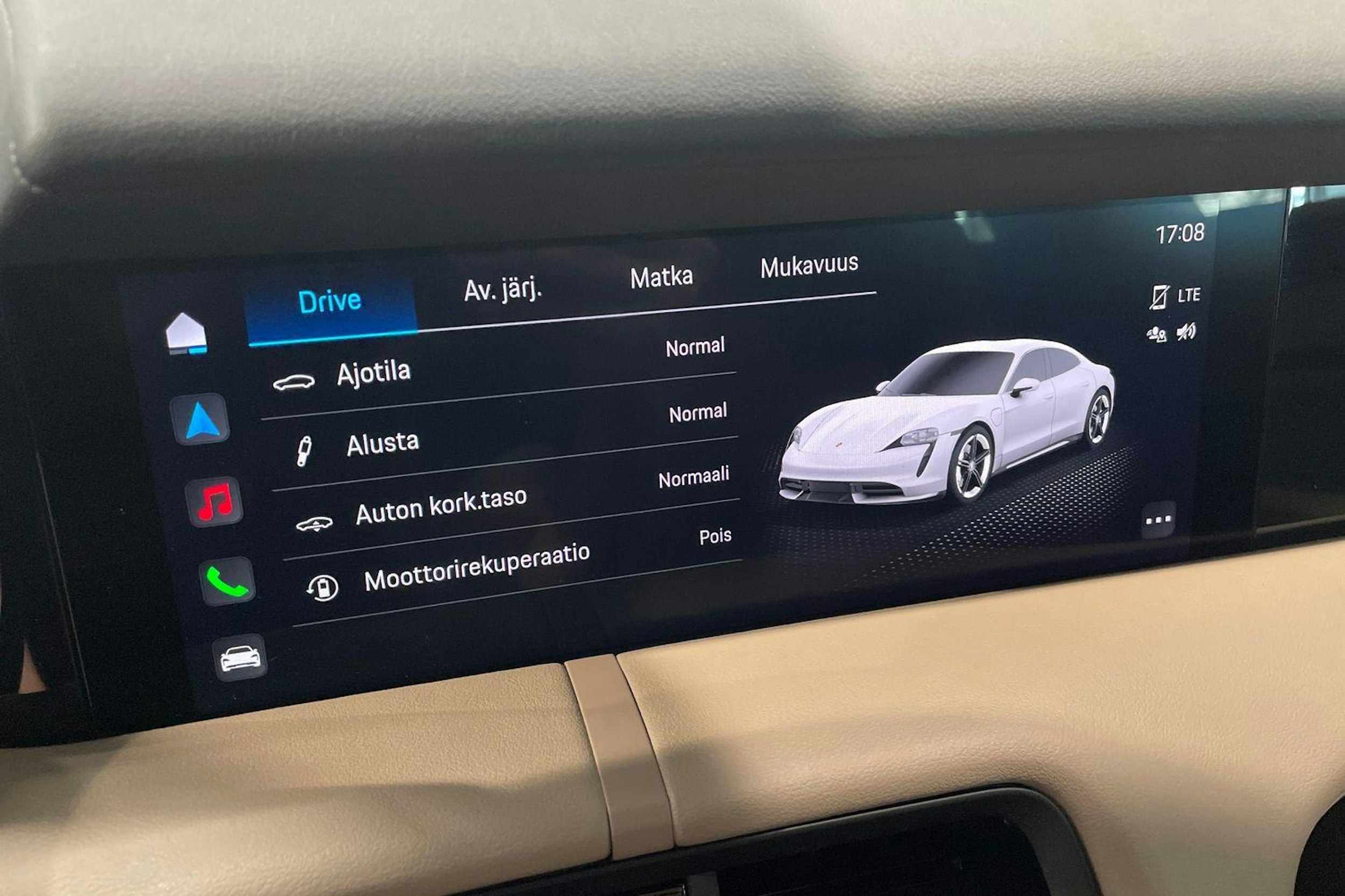Punainen Porsche Taycan 2021 kuva 11.