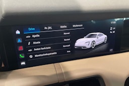 Punainen Porsche Taycan 2021 kuva 11.