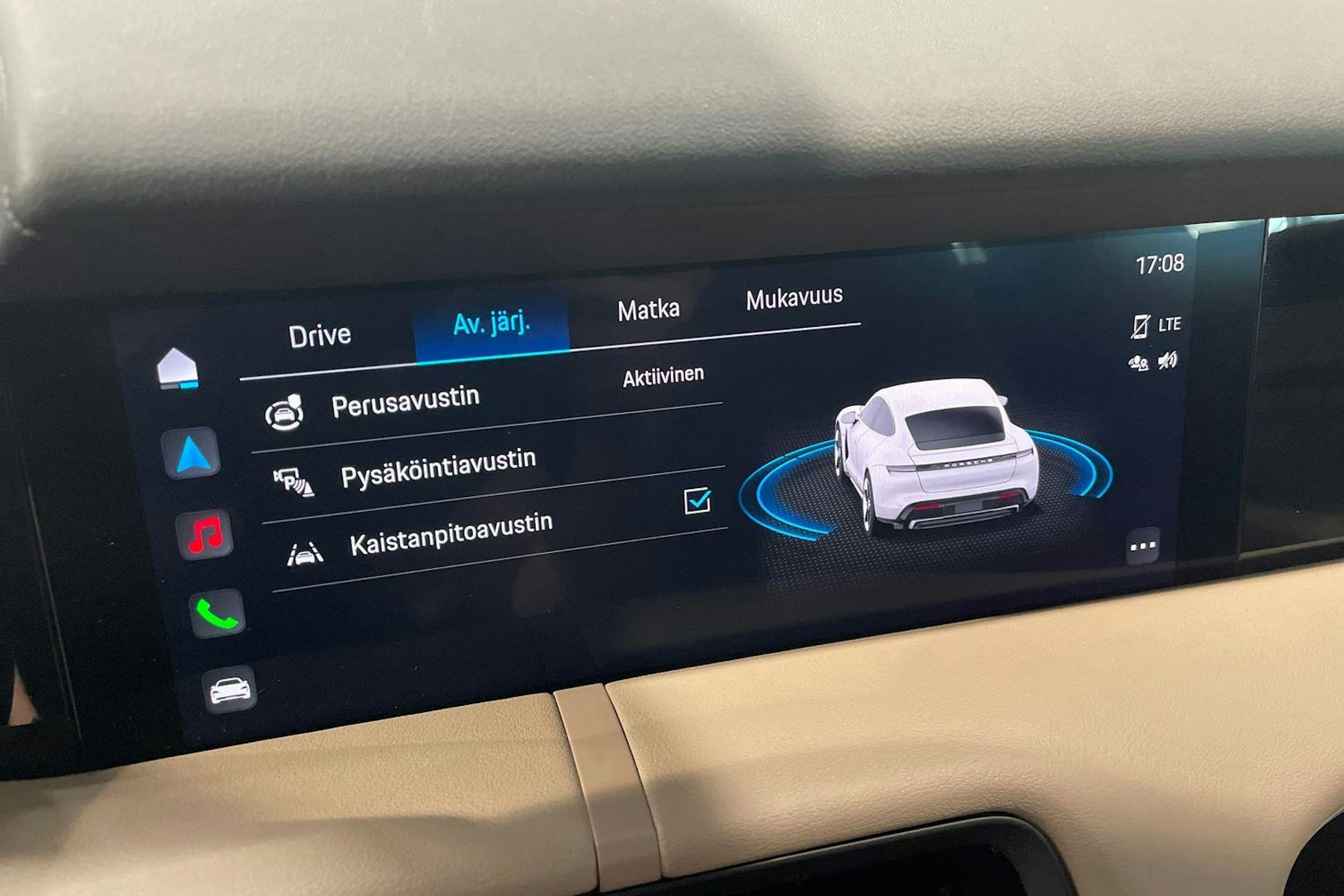 Punainen Porsche Taycan 2021 kuva 12.