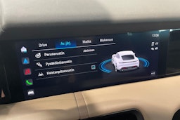 Punainen Porsche Taycan 2021 kuva 12.