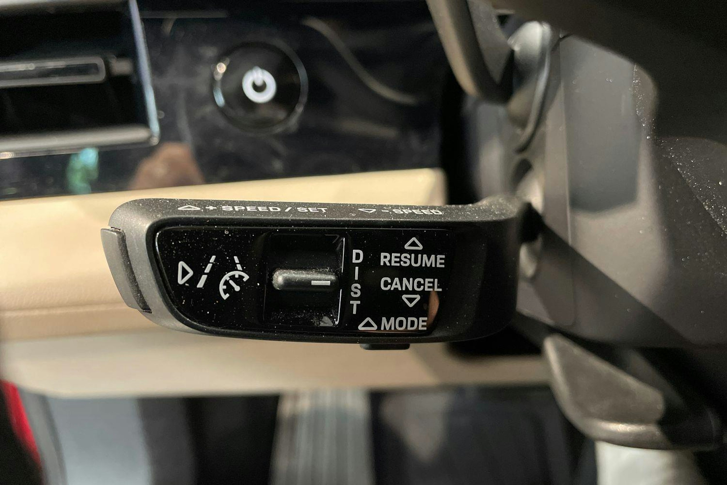 Punainen Porsche Taycan 2021 kuva 13.