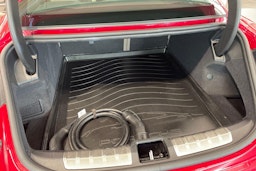 Punainen Porsche Taycan 2021 kuva 14.