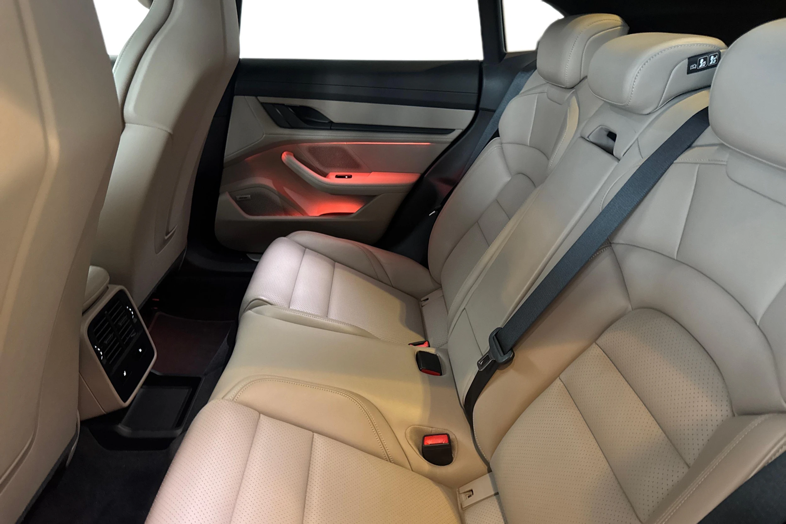 Porsche Taycan 2021 kuva 8.