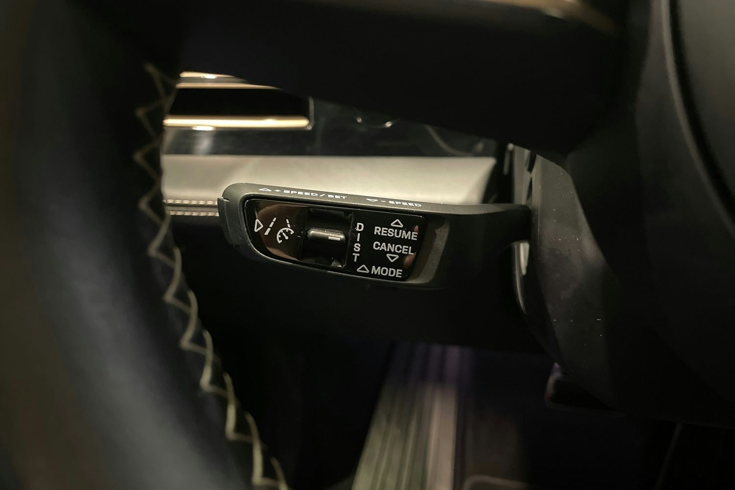 met. Valkoinen Porsche Taycan 2021 kuva 14.