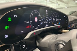 met. Valkoinen Porsche Taycan 2021 kuva 19.