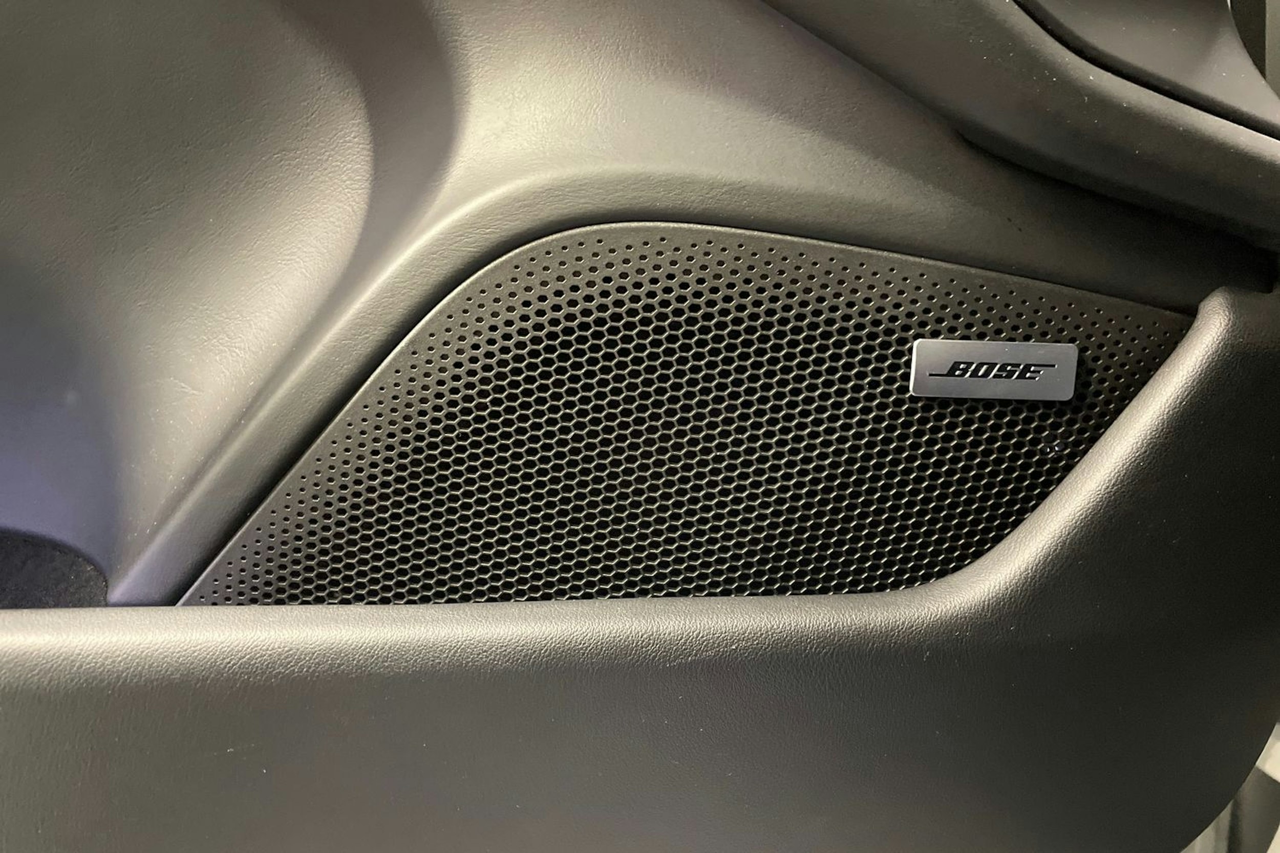 met. Valkoinen Porsche Taycan 2021 kuva 20.